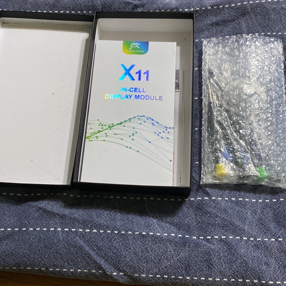 iPhone 11 screen replacement kit - Picture 3 of 4